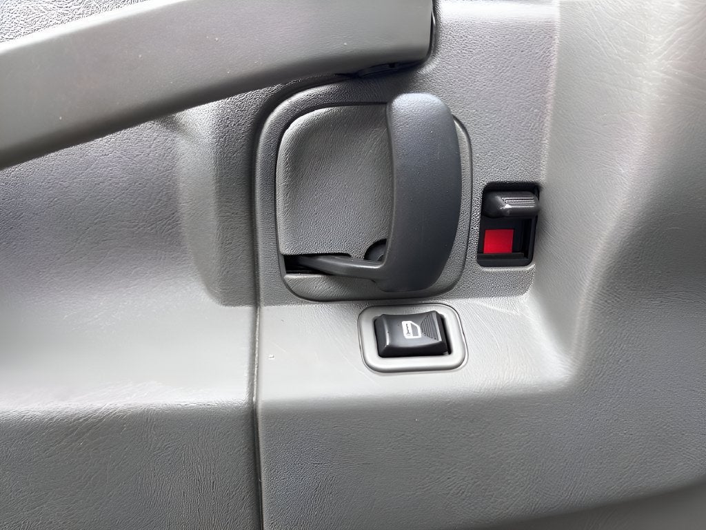2023 Chevrolet Express Passenger 3500 1LS