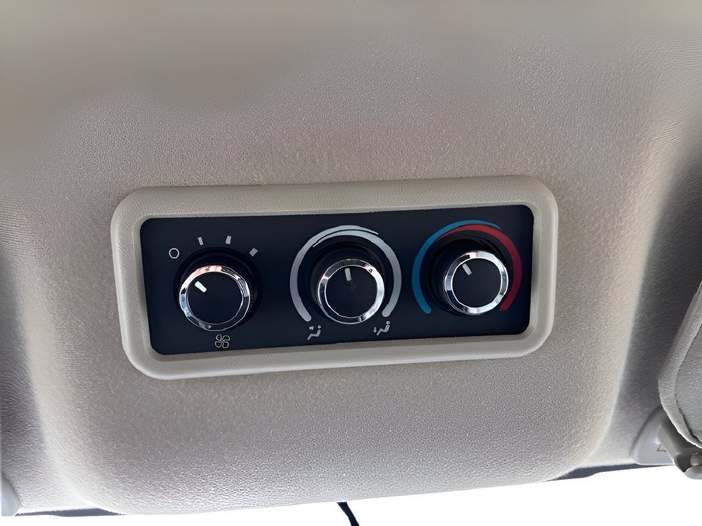 2023 Chevrolet Express Passenger 3500 1LS