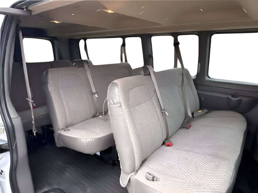 2023 Chevrolet Express Passenger 3500 1LS