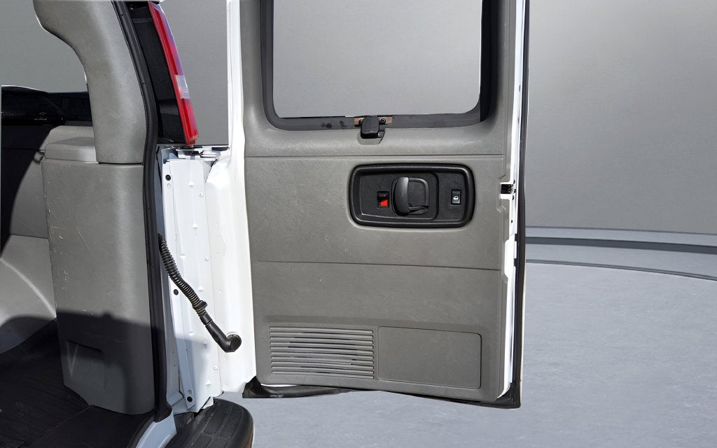 2023 Chevrolet Express Passenger 3500 1LS