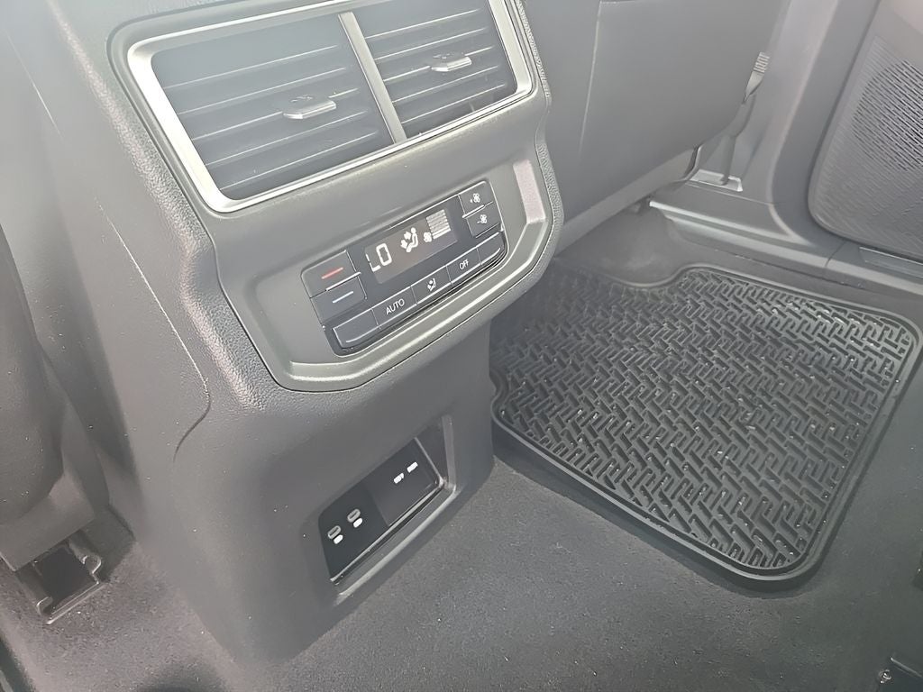 2024 Volkswagen Atlas 2.0T Peak Edition SE w/Technology