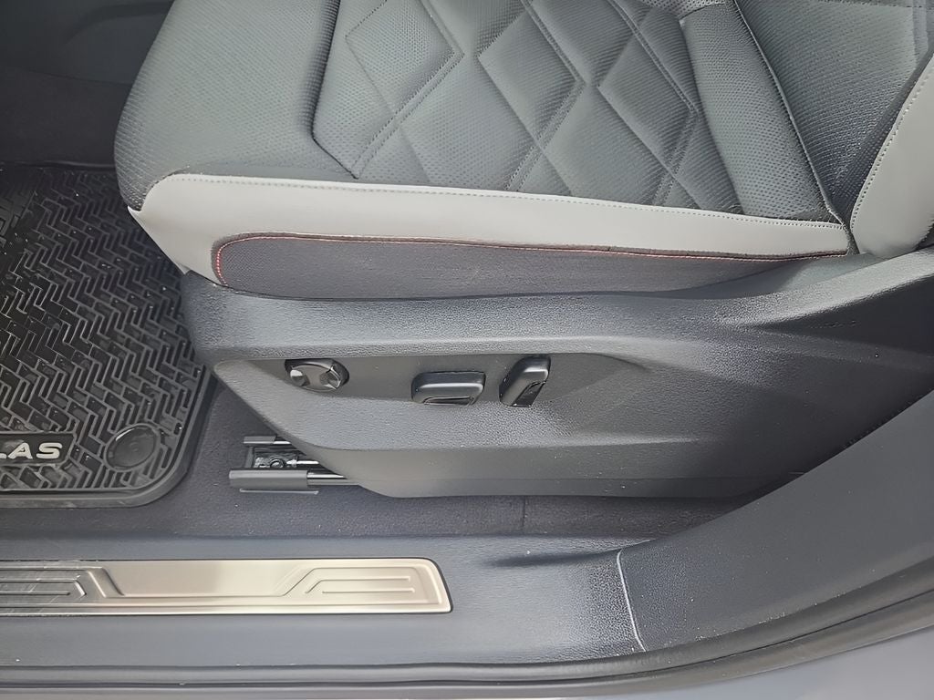 2024 Volkswagen Atlas 2.0T Peak Edition SE w/Technology
