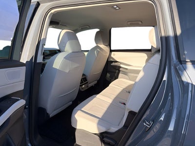 2027 Volkswagen Atlas SE w/Tech 4MOTION