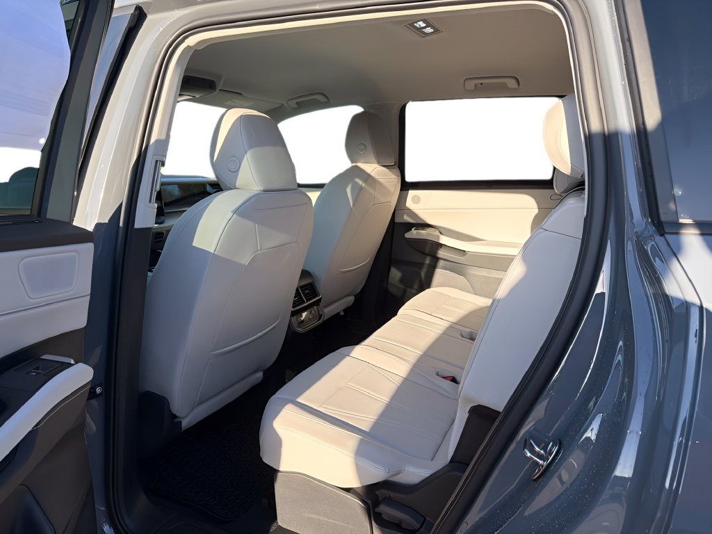 2027 Volkswagen Atlas SE w/Tech 4MOTION