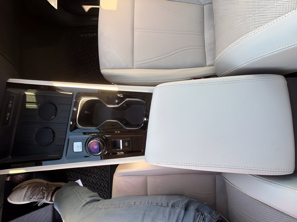 2027 Volkswagen Atlas SE w/Tech 4MOTION