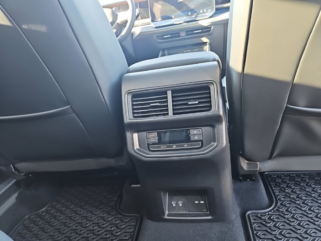 2027 Volkswagen Atlas SE w/Tech 4MOTION