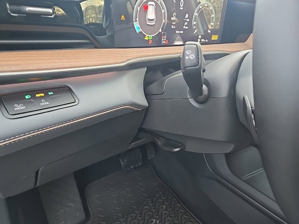 2027 Volkswagen Atlas SE w/Technology