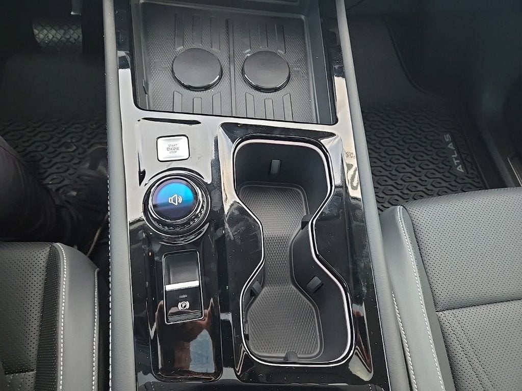 2027 Volkswagen Atlas SE w/Technology