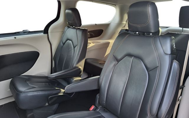 2017 Chrysler Pacifica Touring L Plus
