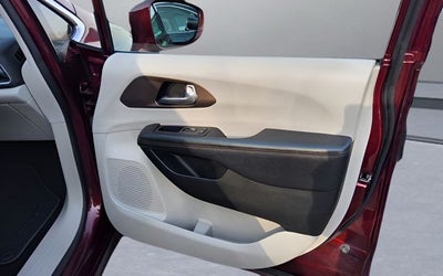 2017 Chrysler Pacifica Touring L Plus