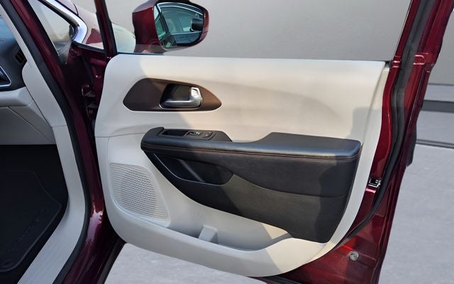 2017 Chrysler Pacifica Touring L Plus