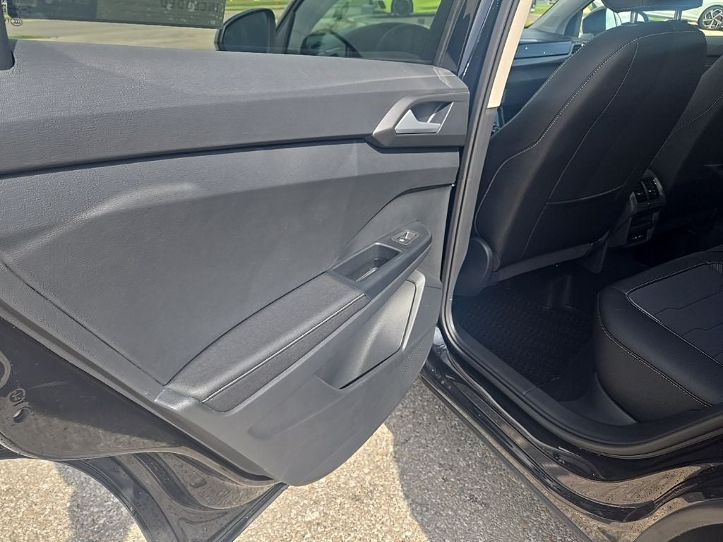 2026 Volkswagen Taos 1.5T SE Black