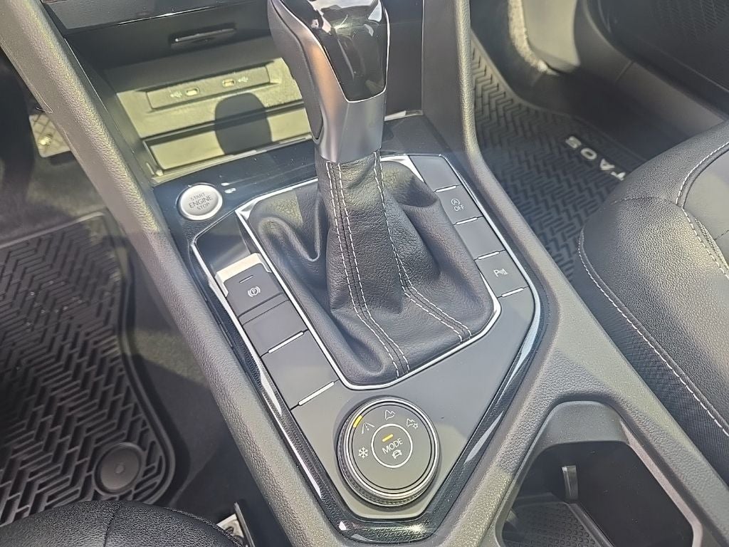 2026 Volkswagen Taos 1.5T SE Black