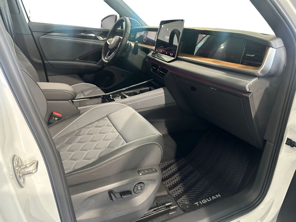 2026 Volkswagen Tiguan 2.0T SEL R-Line Turbo