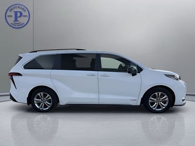 2021 Toyota Sienna XSE 7 Passenger