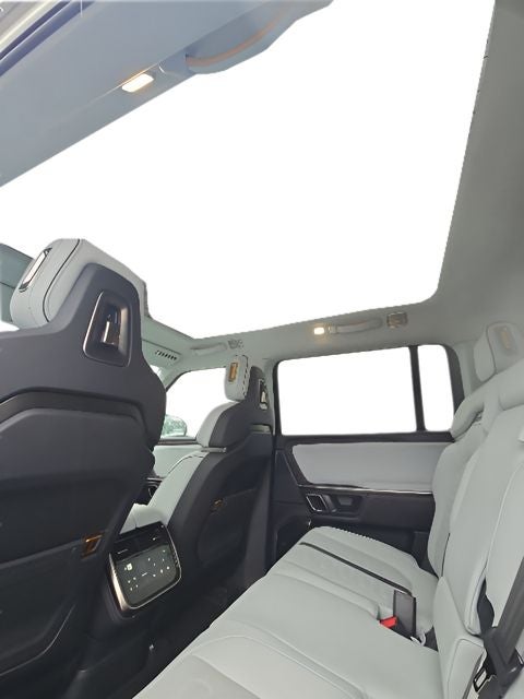 2023 Rivian R1S Adventure