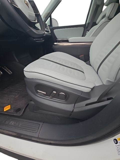 2023 Rivian R1S Adventure