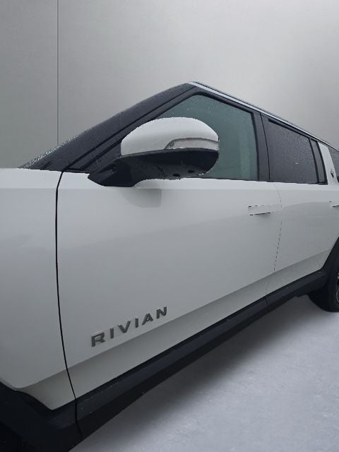 2023 Rivian R1S Adventure