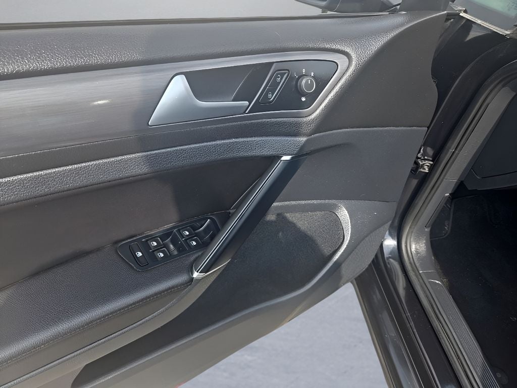 2018 Volkswagen e-Golf SEL