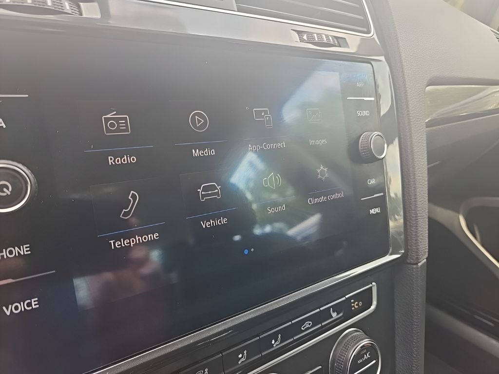 2018 Volkswagen e-Golf SEL